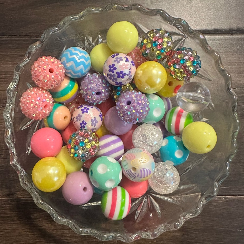 NEW- 50 piece Spring colored bubblegum beads (acrylic).